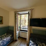 The Main Plaza - & 3* Vernazza