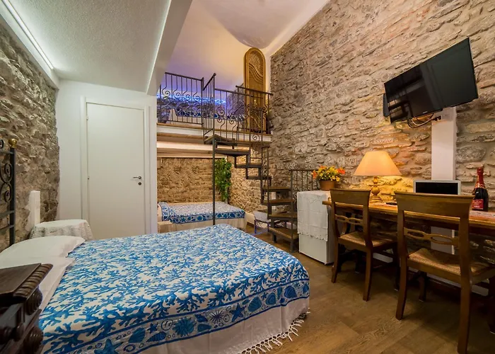 The Main Plaza - Rooms&suites Vernazza