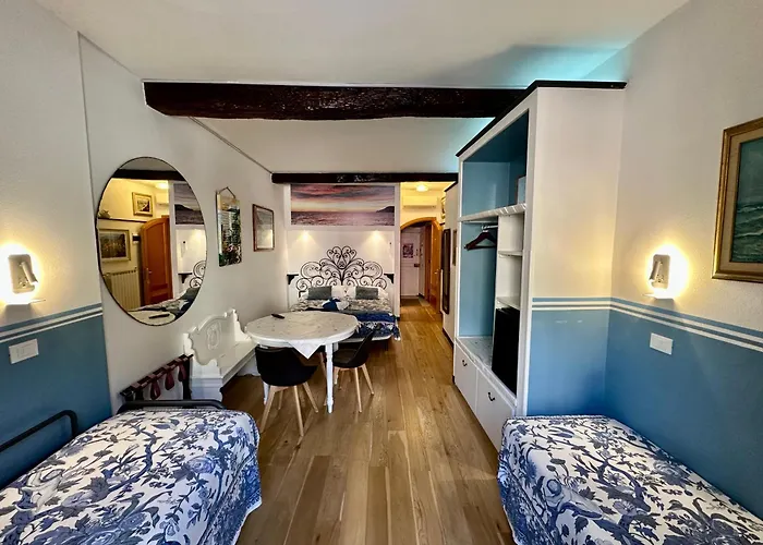 The Main Plaza - Rooms&suites Affittacamere Vernazza