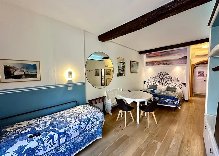 The Main Plaza - Rooms&suites Vernazza