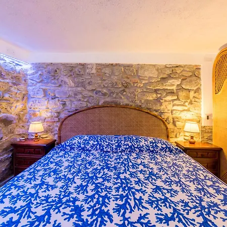 The Main Plaza - & 3* Vernazza