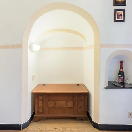 The Main Plaza - & 3* Vernazza