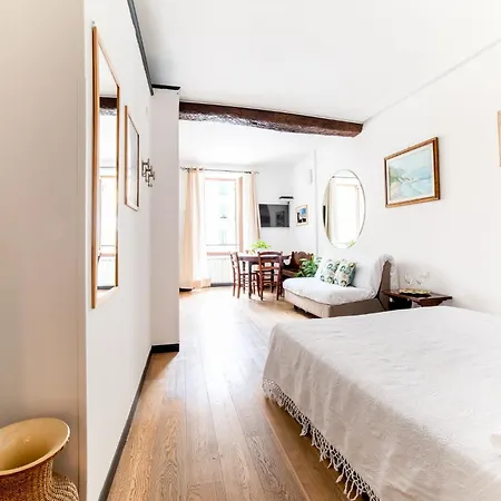 The Main Plaza - & Vendégház 3*