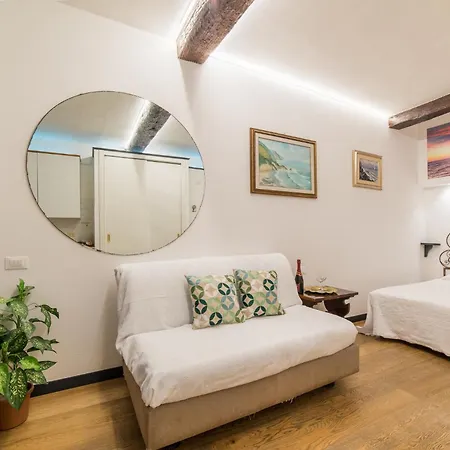 The Main Plaza - & 3* Vernazza